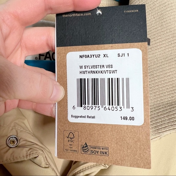 NWT The North Face Sylvester Beige Snap Front Ribbed Collar Vest - Picture 11 of 16